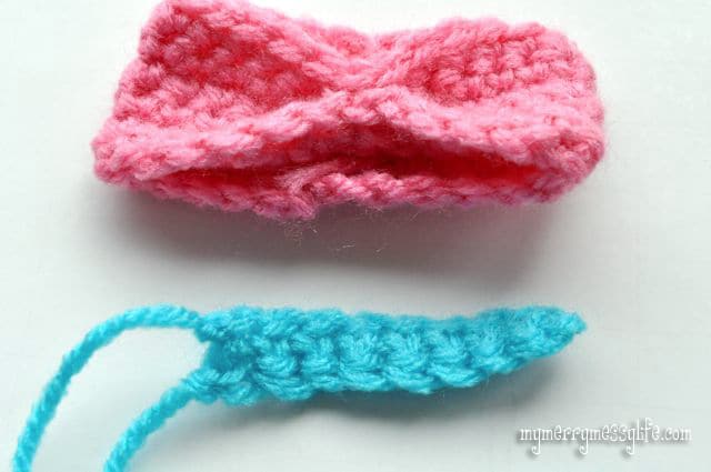 Crochet Bow Tutorial - Crochet a strip and sew it around the middle