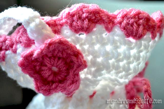 My Merry Messy Life: Crochet Little Girl's Purse - Enlarged Detail
