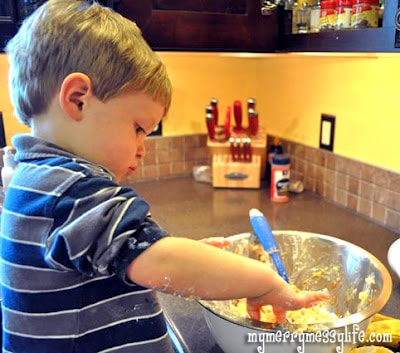 Cooking with Toddlers to Make Macaroni and Cheese