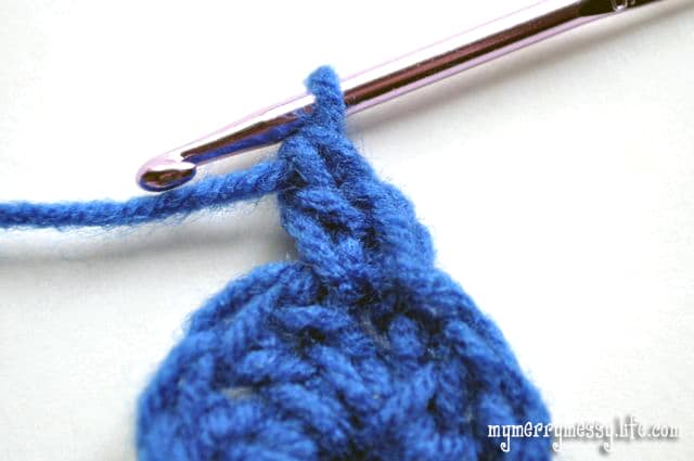How to Crochet in the Round - A Complete Photo Tutorial for Beginners - The Completed First Round