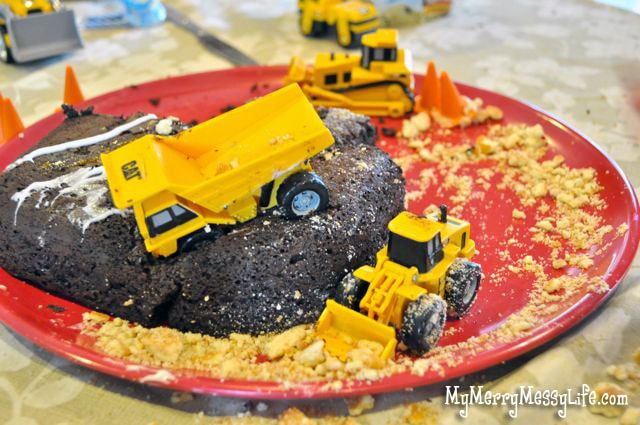 Easy construction birthday cake becomes a construction site