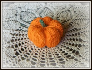 Knit Pumpkin Pin Cushion by Square Grannie