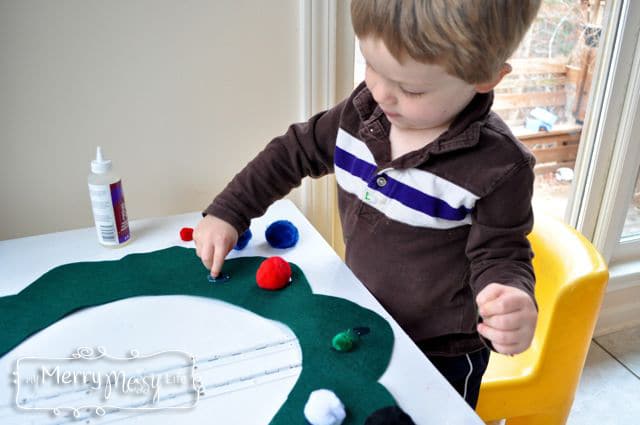 Christmas Felt Wreath Craft for Kids