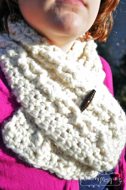 Free Pattern for a Crochet Chunky Cabled Cowl