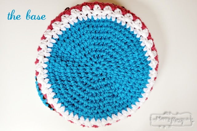 Free Crochet Chunky Basket Pattern - perfect place to store your yarn! 