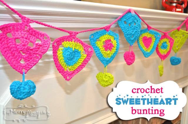 Crochet Sweetheart Bunting - Make this adorable decoration for Valentine's Day with this free crochet pattern!