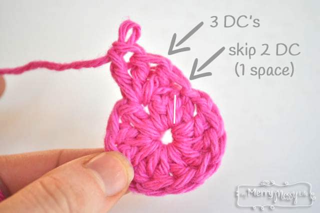 Free Easy Crochet Heart Pattern - photo tutorial step 2