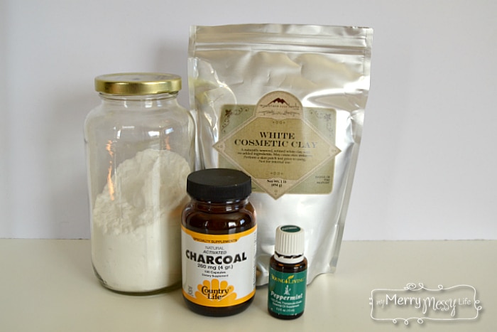 Make your own natural tooth whitening powder with simple, natural ingredients
