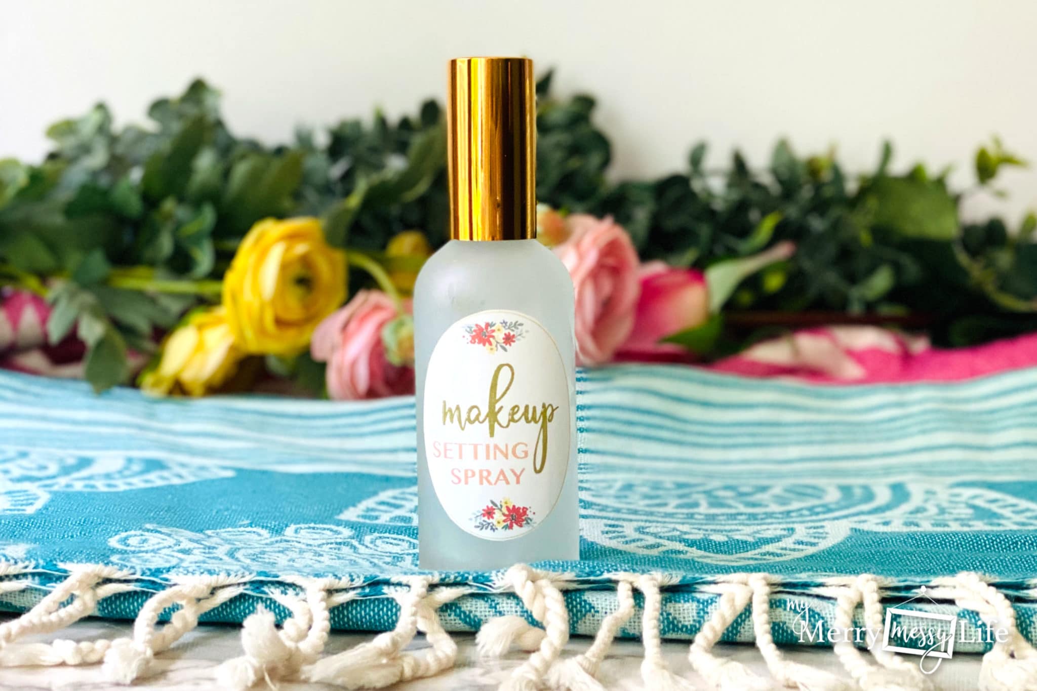 DIY Natural Make Up Setting Spray with Rose Water, Witch Hazel and Essential Oils to make your face feel fresh and dewy