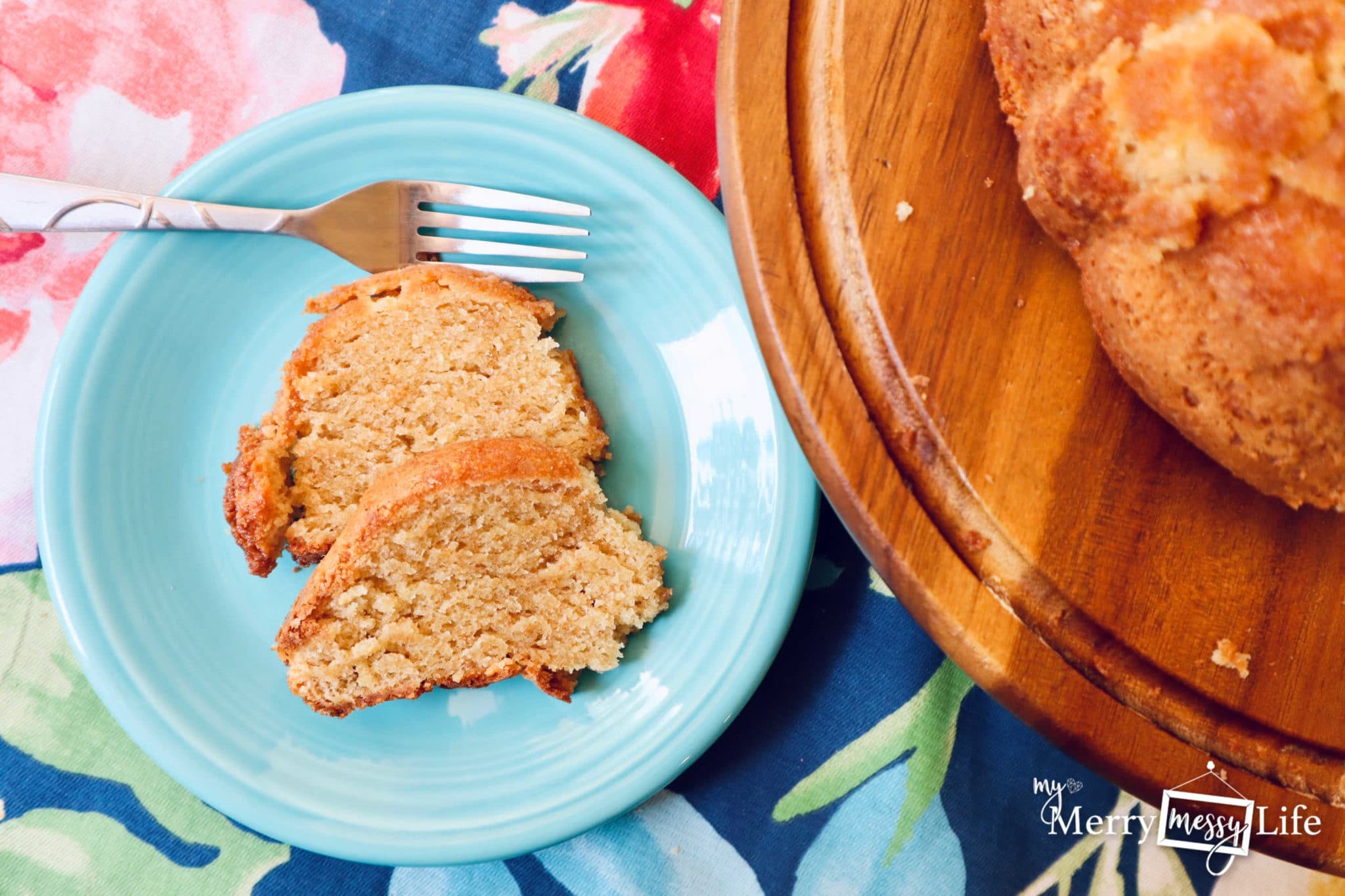 Vanilla Lemon Sour Cream Pound Cake Recipe - moist, flavorful and delicious!