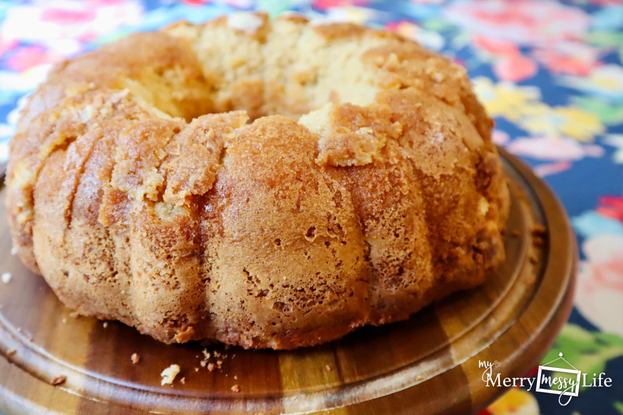 Vanilla Lemon Sour Cream Pound Cake Recipe - moist, full of flavor, and delicious!